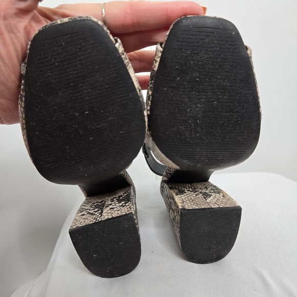 Qupid EUC Snake Print Python Heeled Sandals 8.5 cream black - Picture 7 of 15